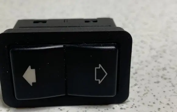 BMW 5 E39 Electric window control switch 8368974