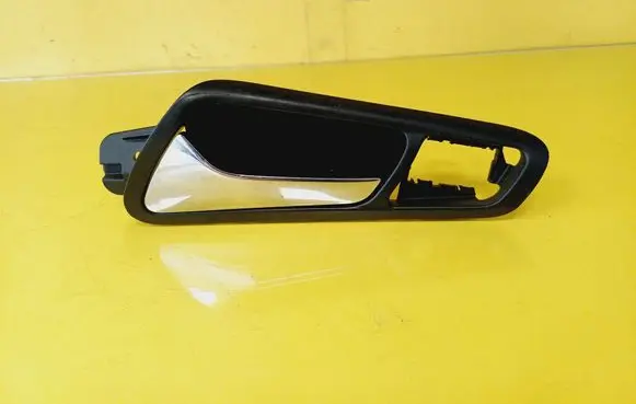 Volkswagen PASSAT B6 Front door interior handle 3C1837113D