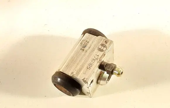 Toyota Aygo AB10 Rear brake caliper 17KHG5 L1167351 17KHG5225