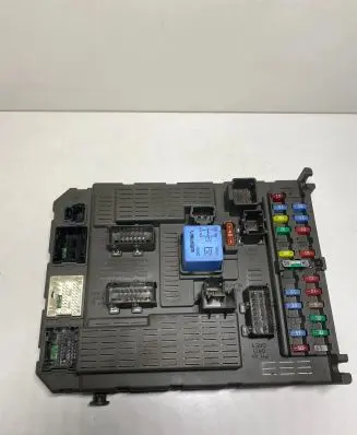Peugeot 807 Fuse module 1499704080