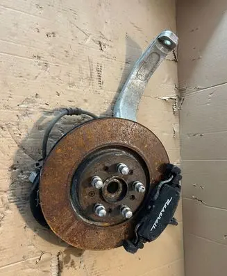 Maserati Levante Front wheel hub 670032052