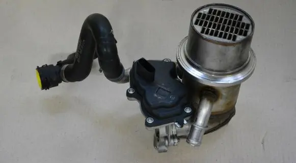 Volkswagen Scirocco EGR valve 04L131501D 04L131512G