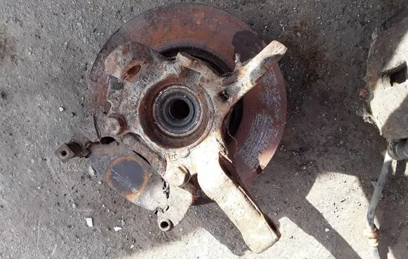 Nissan Almera Tino Front wheel hub spindle knuckle