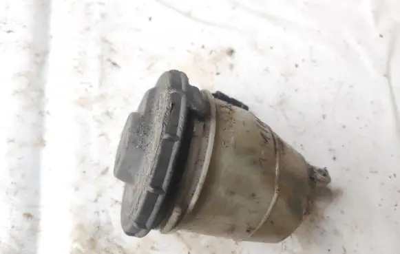 Honda Civic Brake fluid reservoir 74471087