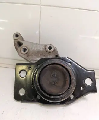 Nissan Qashqai+2 Engine mount bracket F6036100 F6036130