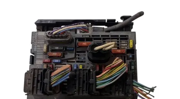 Citroen C4 I Picasso Fuse module 9664705980