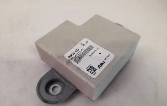 BMW 5 E60 E61 Antenna control unit 693502401 6935024-01