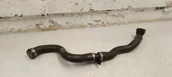 Engine coolant pipe/hose