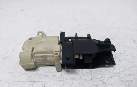 Fuel tank cap lock