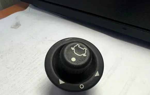 Ford Fiesta Wing mirror switch 93B617B676BA