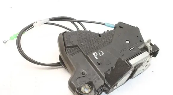 Toyota Verso-S Front door lock
