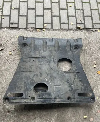 Jeep Grand Cherokee (WK) Engine splash shield/under tray