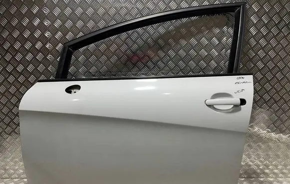 Seat Leon (1P) Front door 