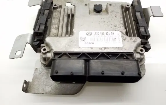 Volkswagen Touran I Engine control unit/module 03G906021RN 0281014128