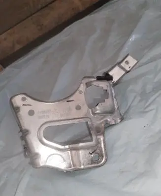 BMW 5 E60 E61 Front door exterior handle/bracket 7066041