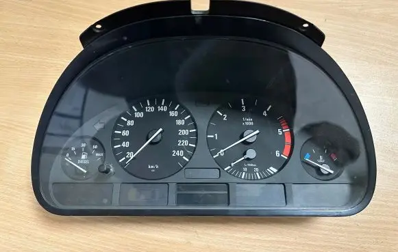 BMW 5 E39 Speedometer (instrument cluster) 87001374 87001313