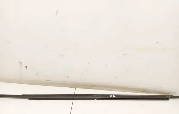 Mitsubishi Outlander Front door glass trim molding 