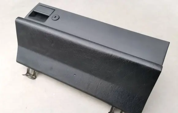Mercedes-Benz 190 W201 Glove box