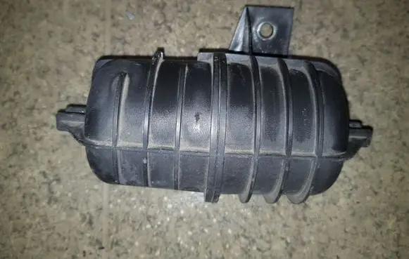 Vacuum air tank