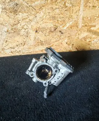 Opel Zafira C Throttle valve 55565489