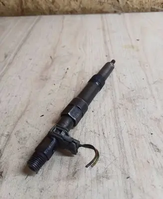 Ford Mondeo Mk III Fuel injector