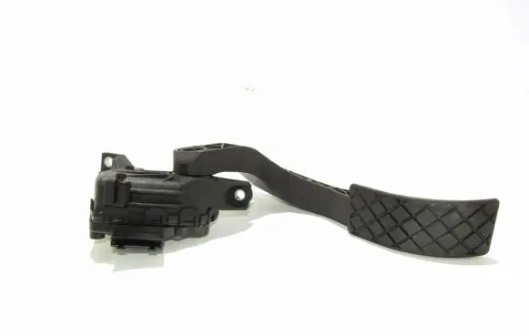Accelerator throttle pedal