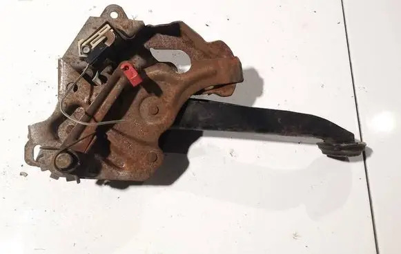 Chrysler Town Country II Clutch pedal 