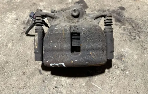 Volkswagen PASSAT B8 Front brake caliper