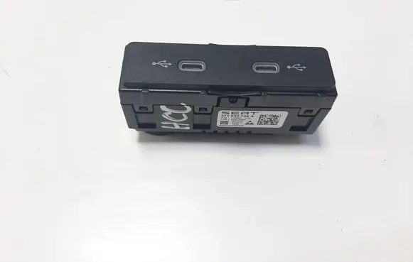 Seat Arona AUX in-socket connector 575035736A