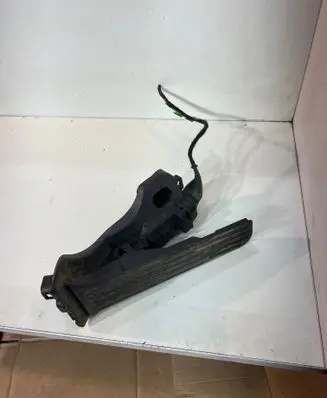 Volkswagen Golf V Accelerator throttle pedal 1K1721503L 6PV00860000
