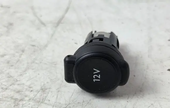 Peugeot 308 12 V Socket (front) 9666105377 980185087700 980185097700
