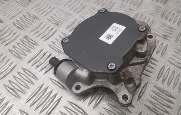 Volkswagen Jetta VI Vacuum pump 03L100J