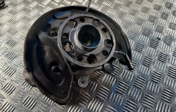 Rear wheel hub