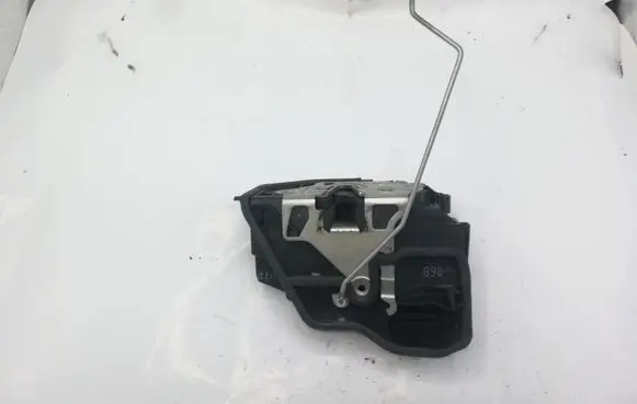 BMW X3 E83 Front door lock 7167068