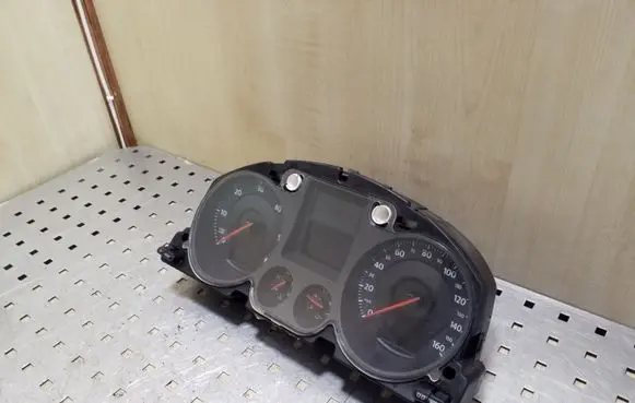 Volkswagen PASSAT B6 Speedometer (instrument cluster) 3C0920960K