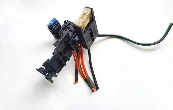Volkswagen PASSAT B5.5 Fuse box set 8a0937530