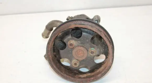 Volkswagen PASSAT B5.5 Power steering pump 8D0145156L