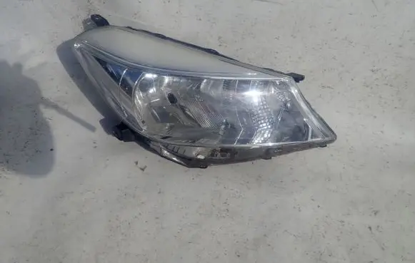 Toyota Yaris Headlight/headlamp