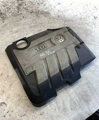 Volkswagen PASSAT B6 Engine cover (trim) 03l103925am