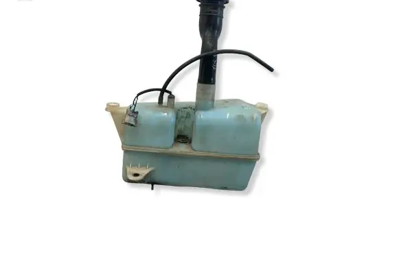 Volvo S70 V70 V70 XC Windshield washer fluid reservoir/tank 9151141