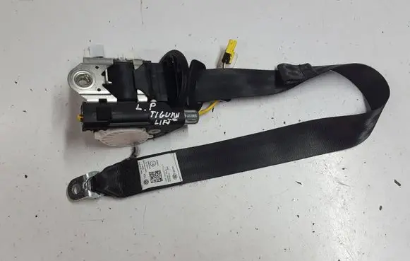 Volkswagen Tiguan Front seatbelt 