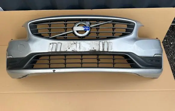 Volvo V60 Front bumper 31323831