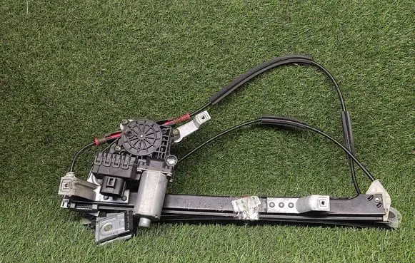 Ford Mondeo Mk III Front door window regulator with motor 0130821770