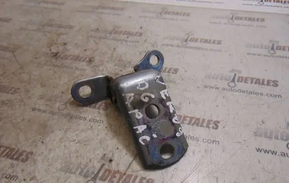 Toyota Verso Rear door lower hinge