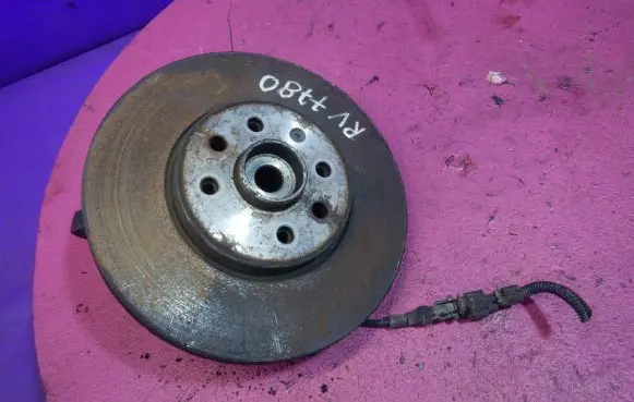 Opel Meriva A Front wheel hub spindle knuckle