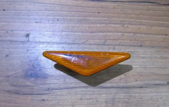 Ford Focus Front fender indicator light