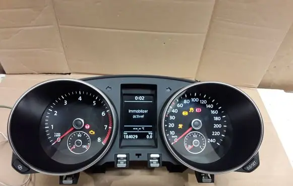 Volkswagen Golf VI Speedometer (instrument cluster) 5K0920870D