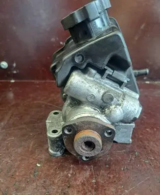 Mercedes-Benz E W211 Power steering pump