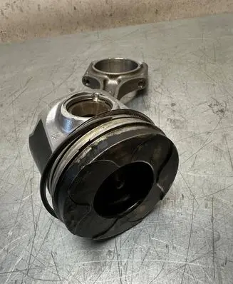Volvo V70 Piston with connecting rod 81L123