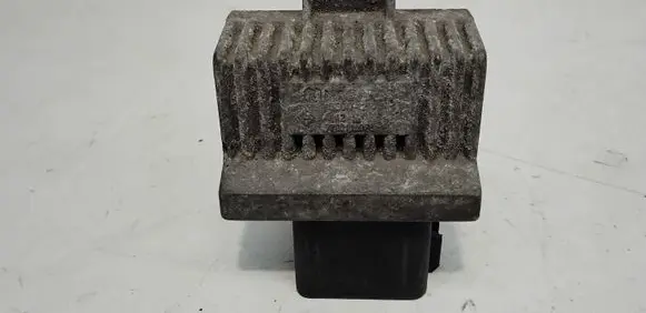 Glow plug pre-heat relay